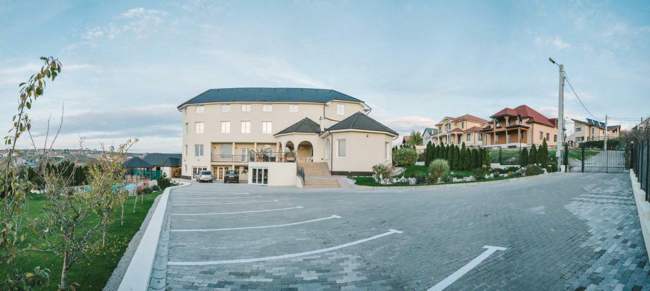 Aparthotel Panoramis Residence Oradea Exterior foto